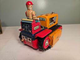 Showa Battery Operated Tractor with Driver in Original Box