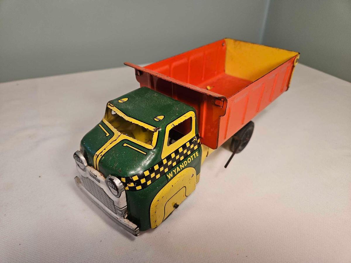 Wyandotte Litho Dump Truck