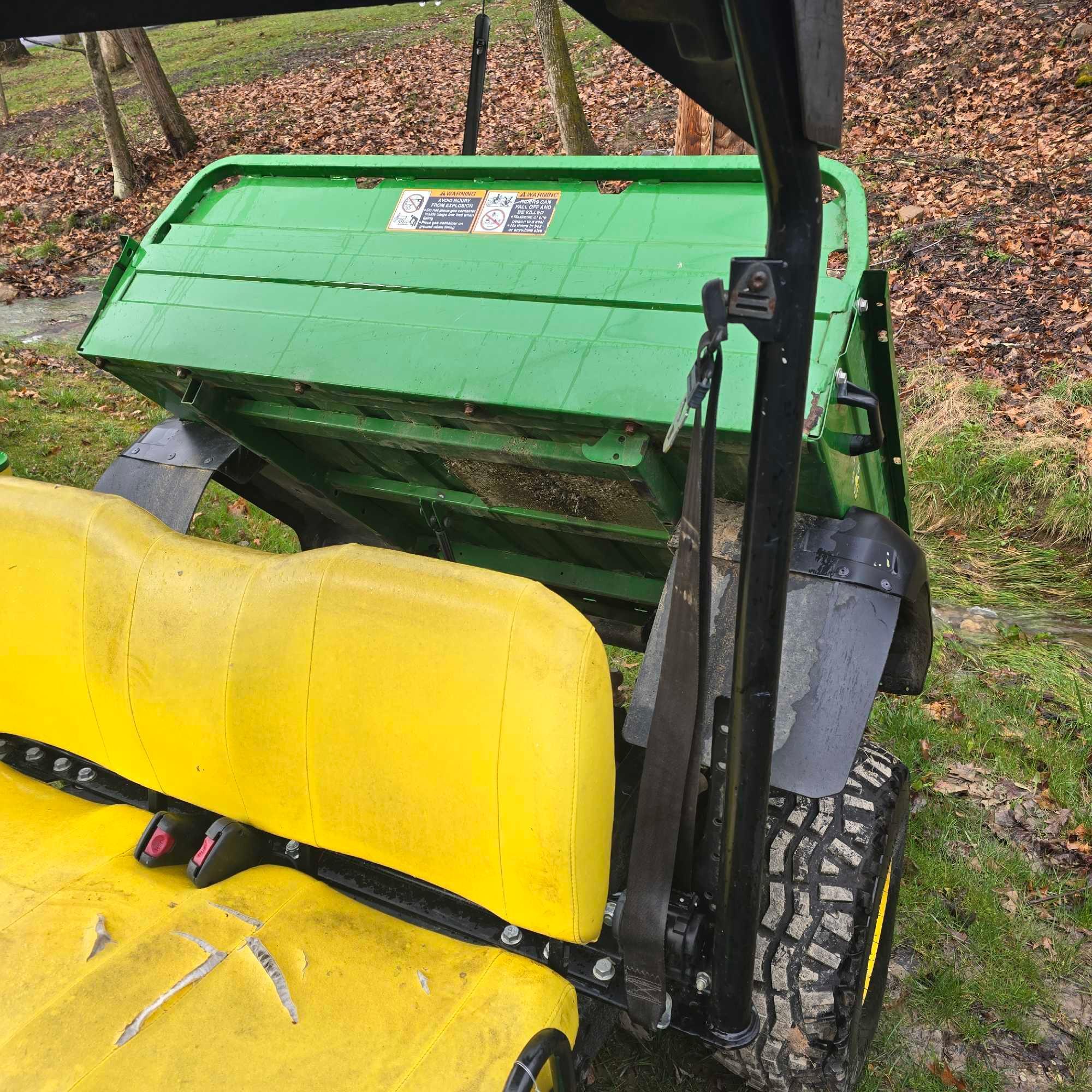 John Deere HPX Diesel Gator - 4x4 - electric dump bed