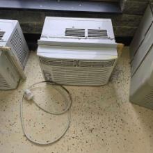 Frigidaire window air conditioning unit - works