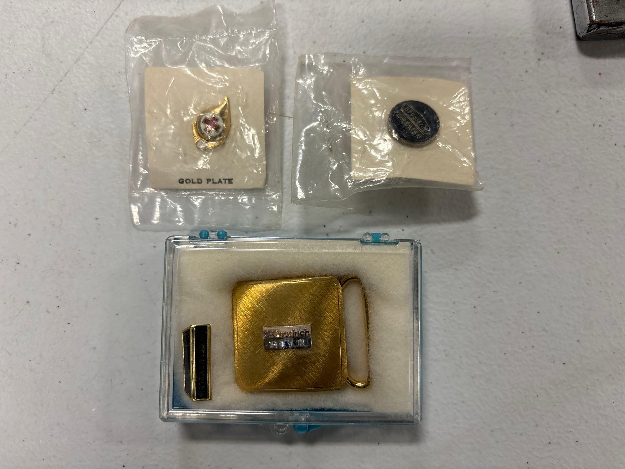 Pins - Federal Line and Stone Lighter - 10k Gold Emblem
