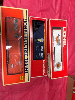 Lot of Lionel Hopper And Reefer Cars