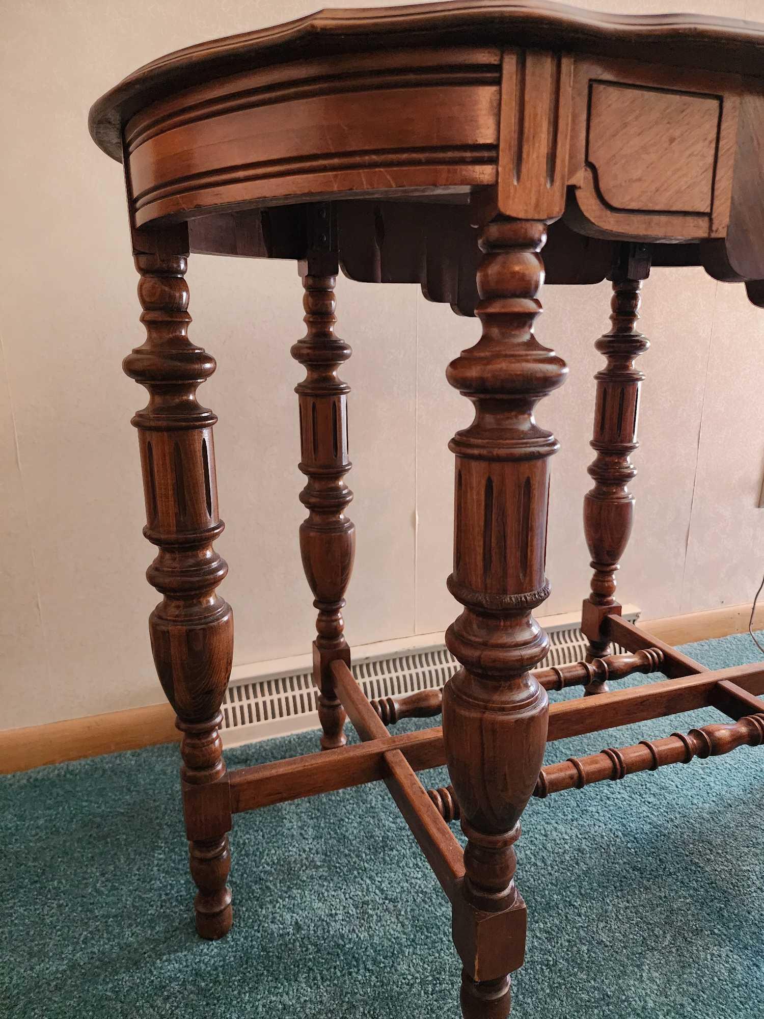 Very nice 1930s vintage 6 carved leg table