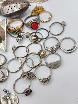 Vintage jewelry lot: some sterling silver, rings +