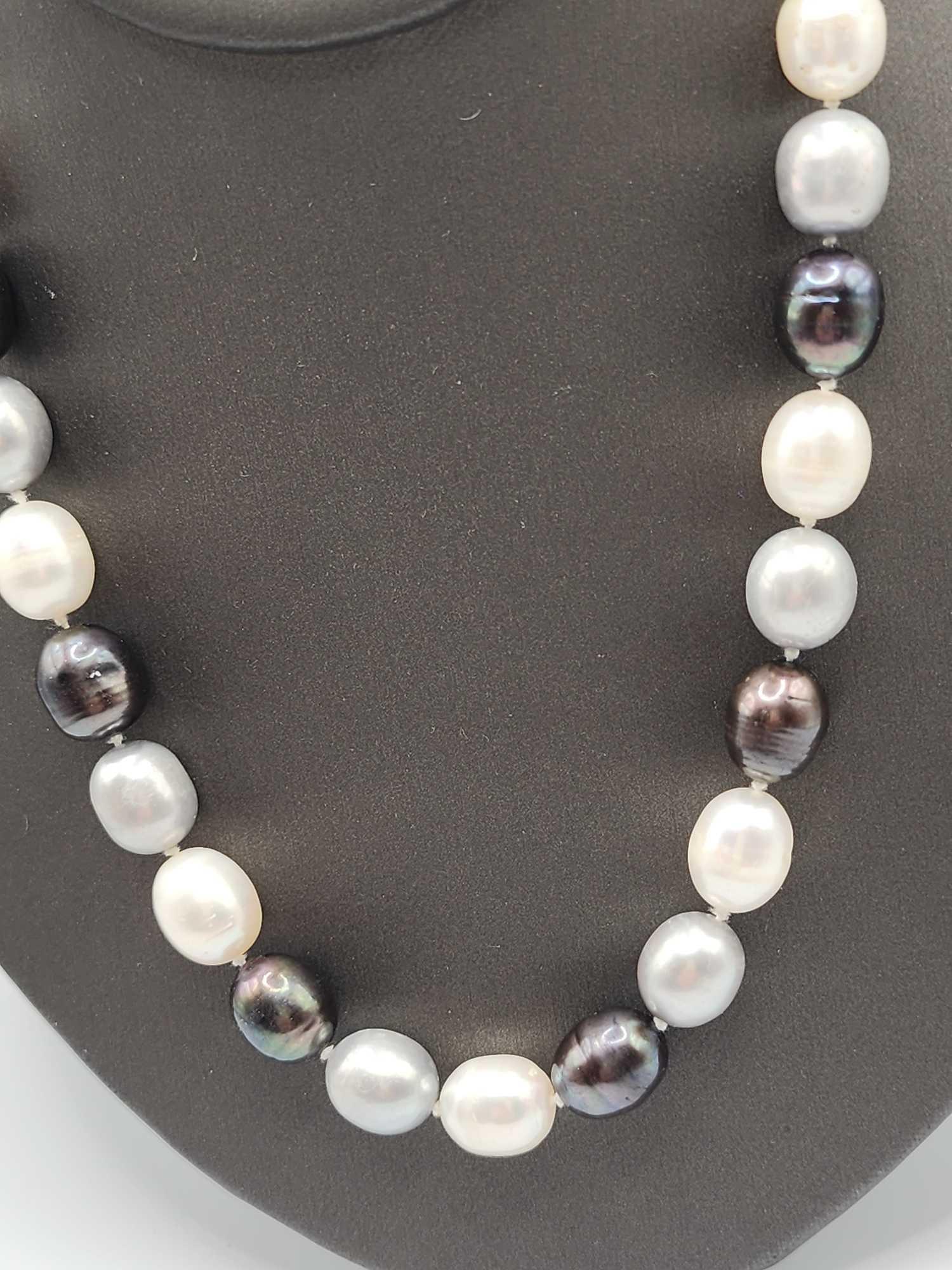 Beautiful & large cultured pearl necklace: cream, silver, grey
