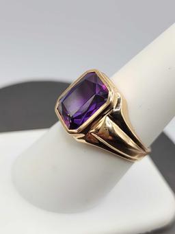 Solid yellow gold & purple stone ring, size 8.5