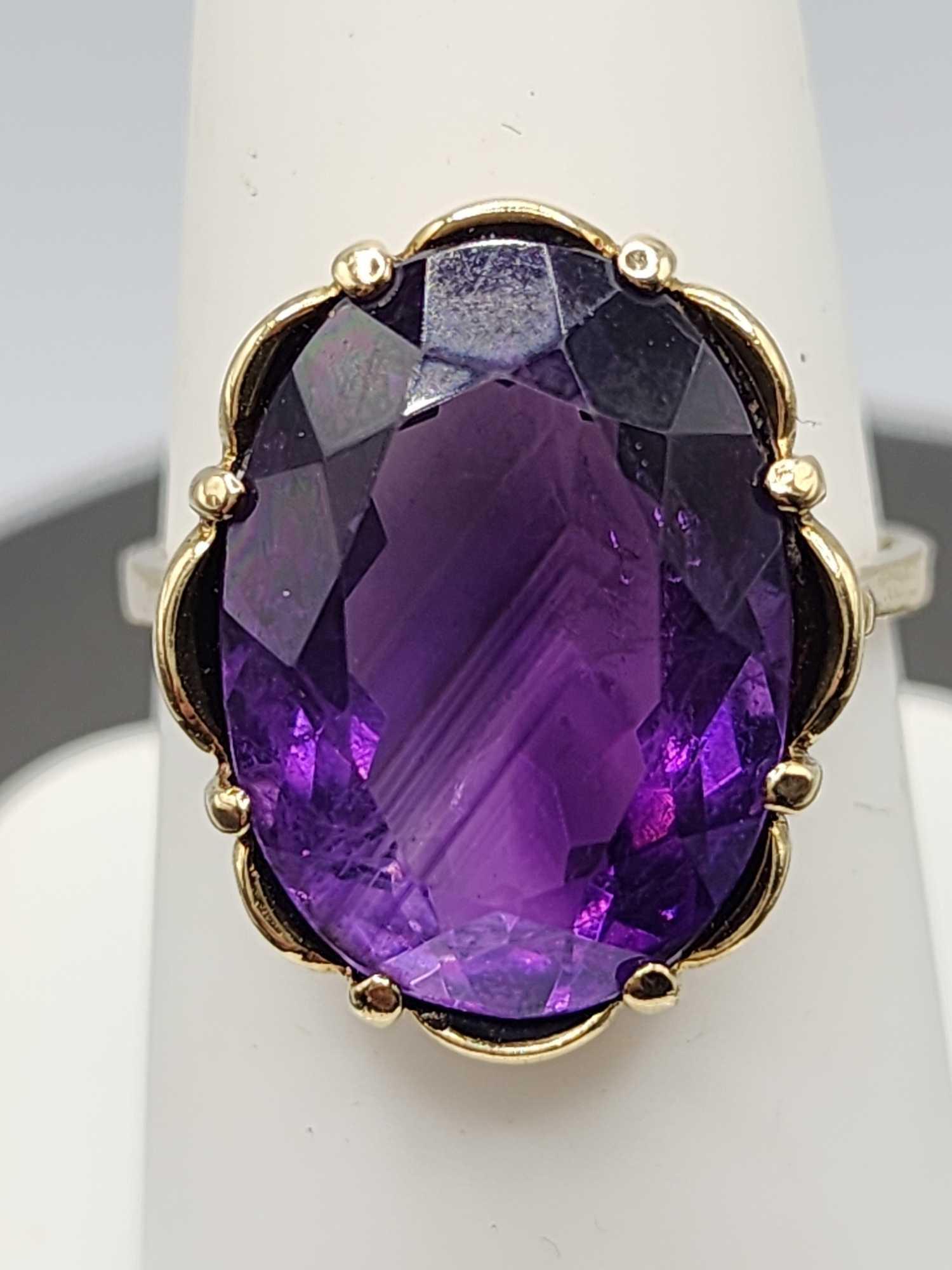 Estate 8ct gold & huge amethyst stone ring, size 8.5