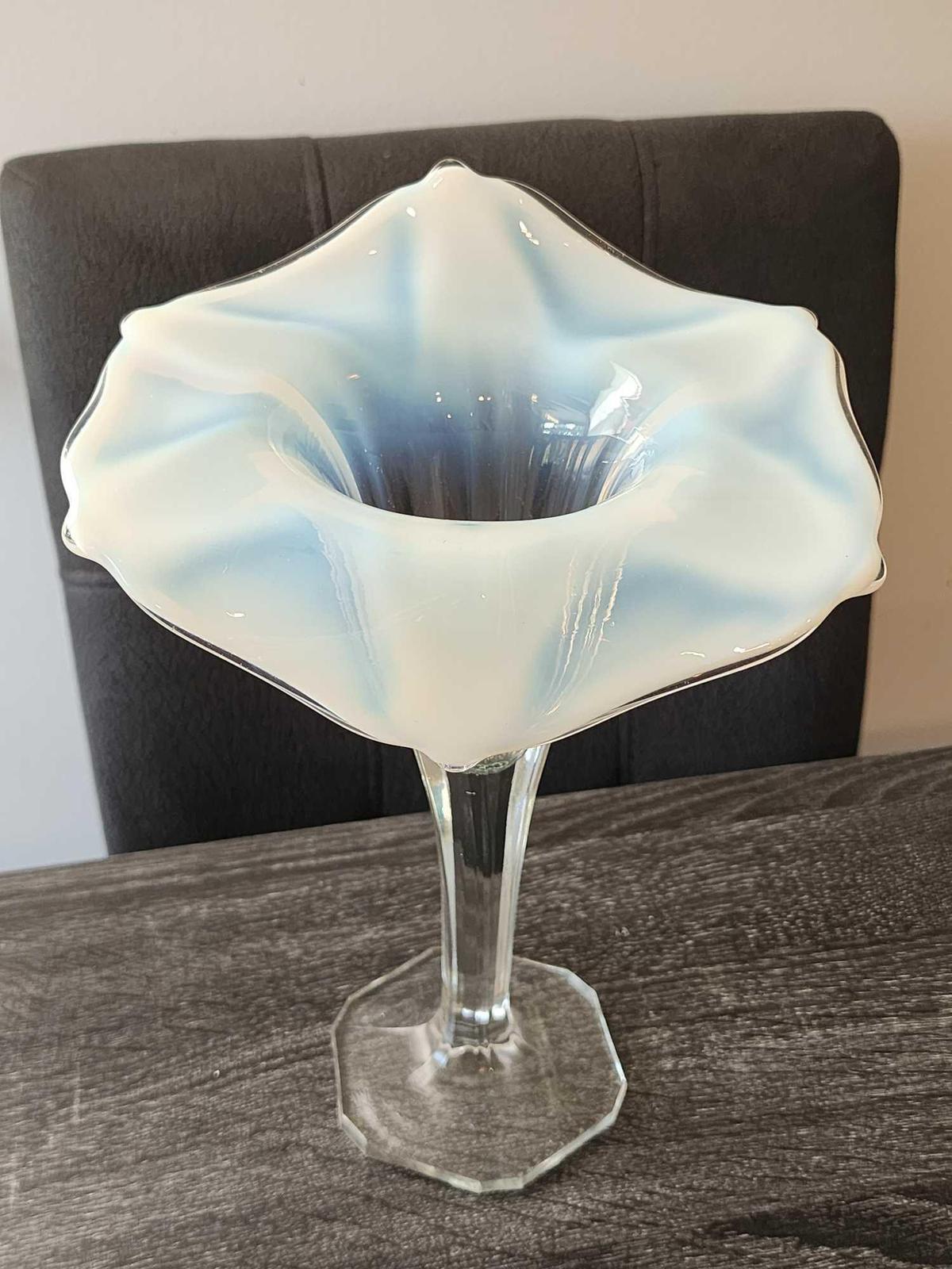 Vintage 10.5" opalescent glass jack in the pulpit vase