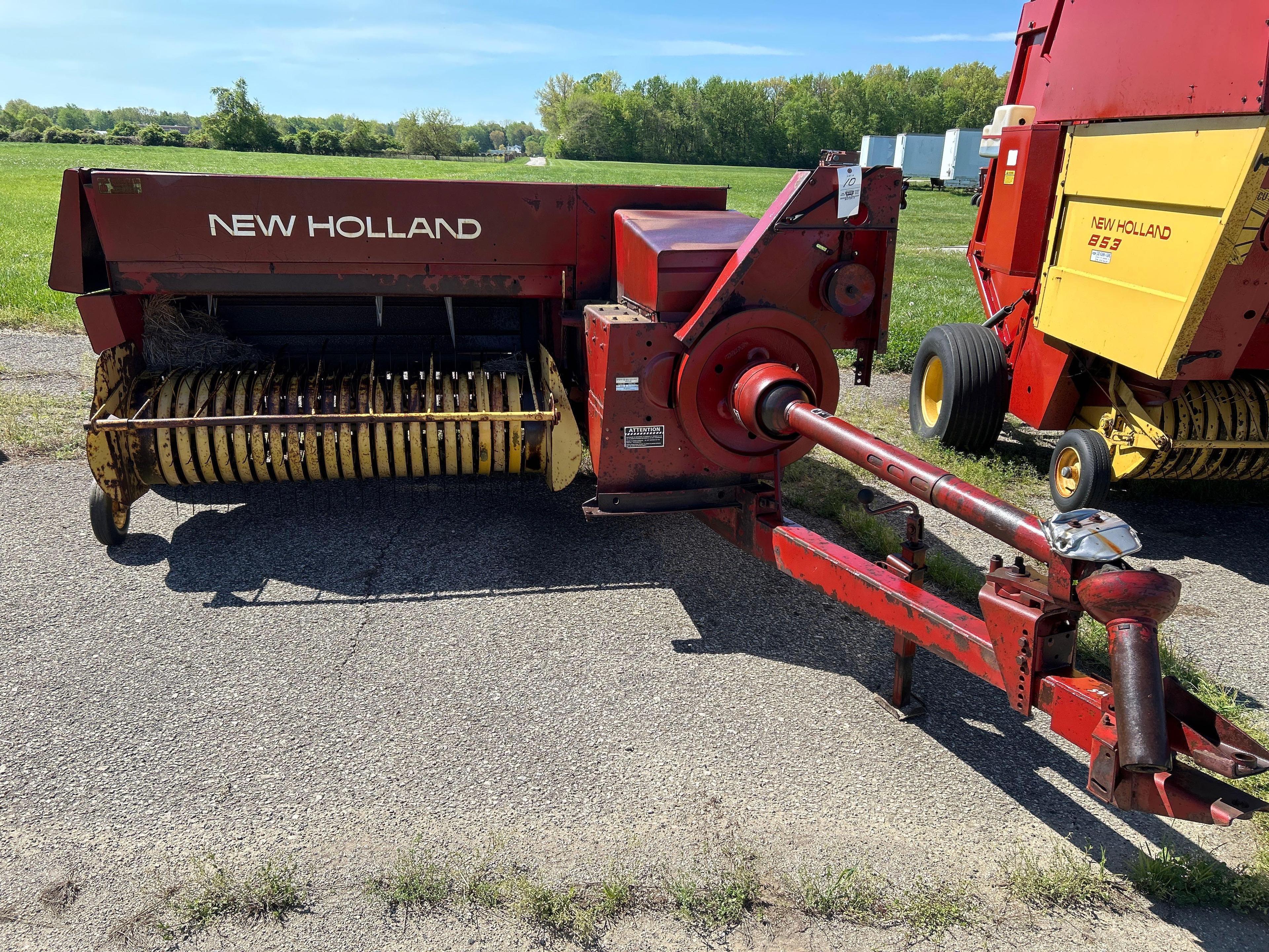 New Holland hayliner 320 square baler