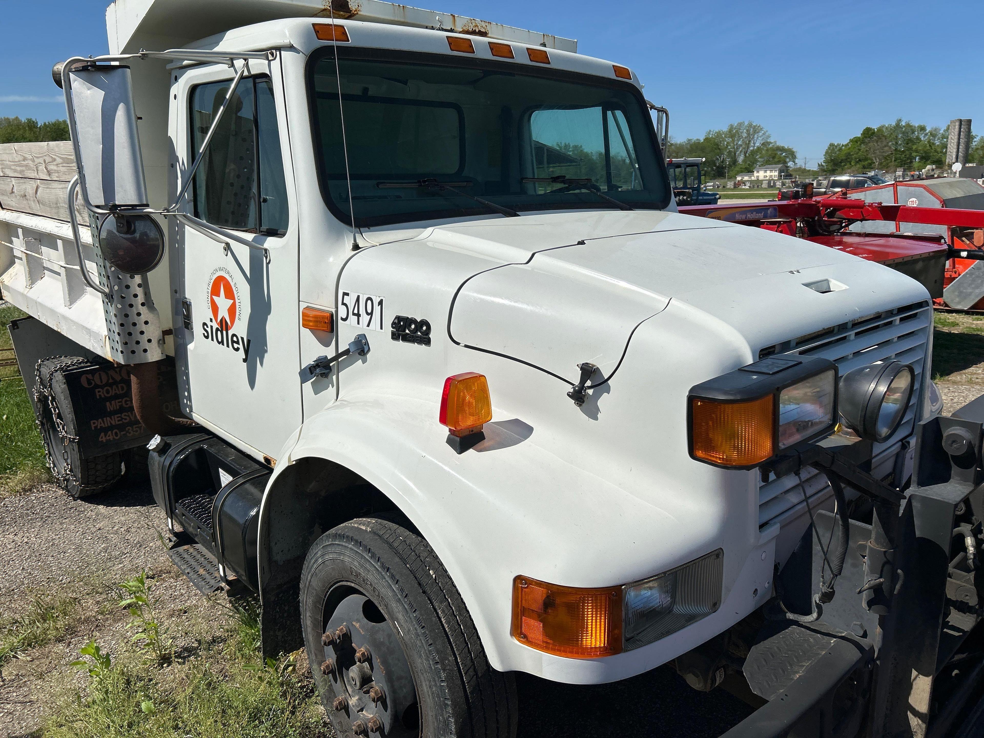 1996 International DT4700 dump truck