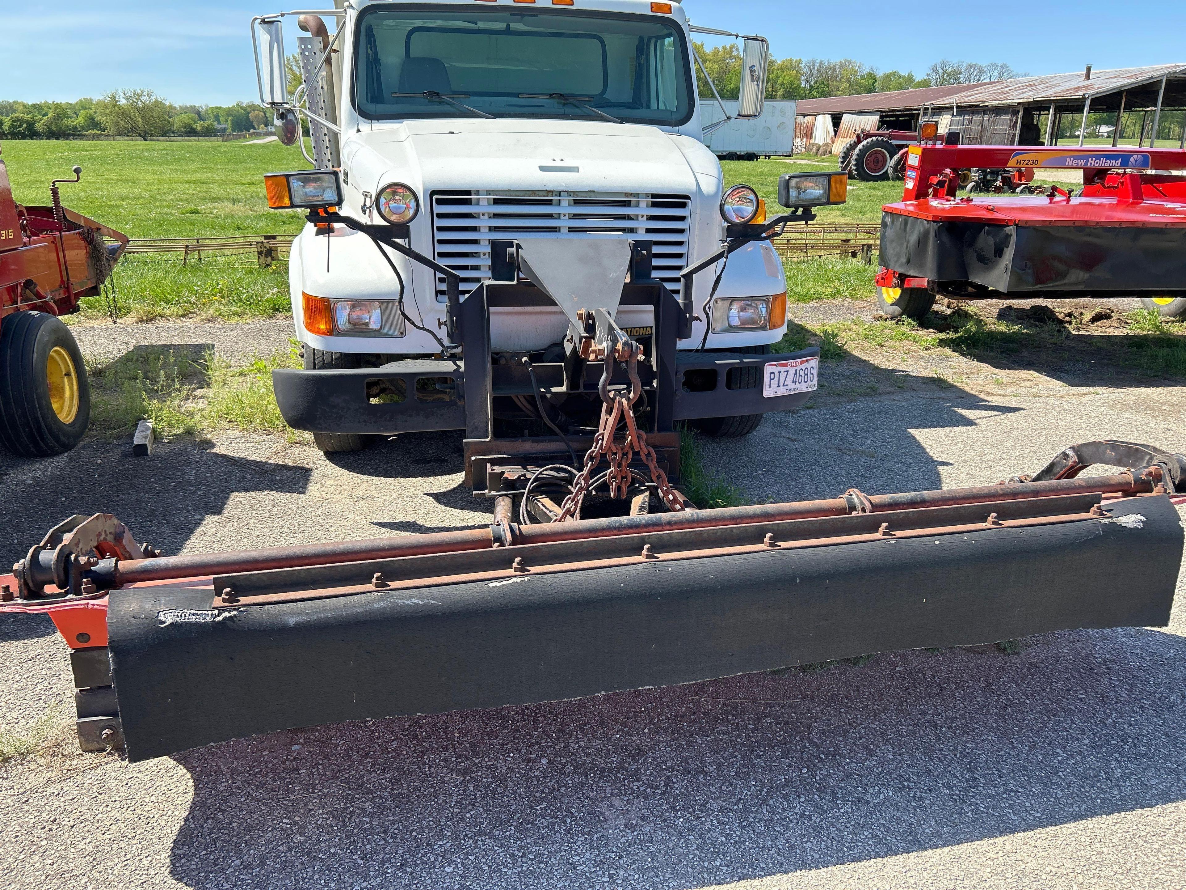 1996 International DT4700 dump truck