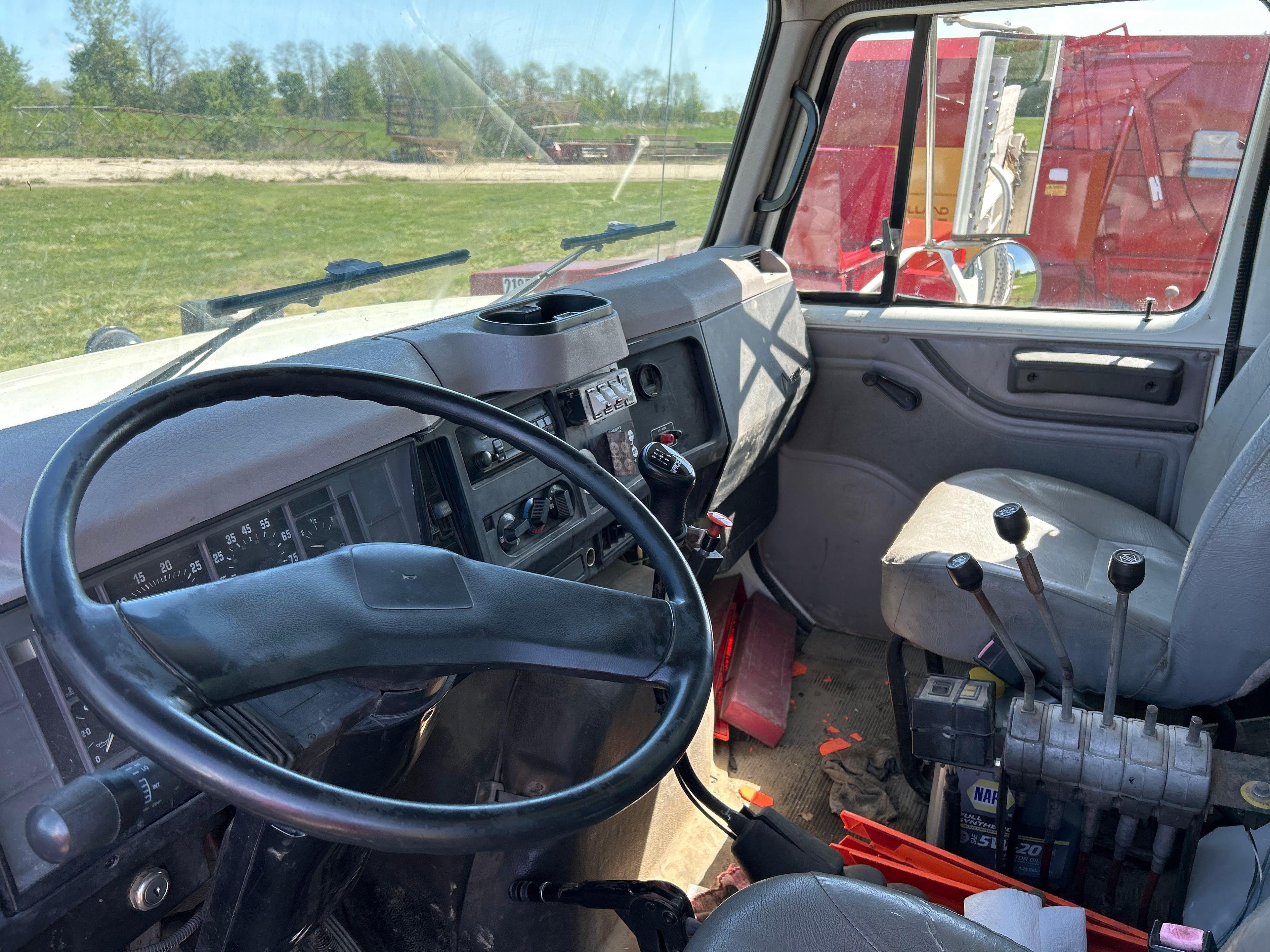 1996 International DT4700 dump truck