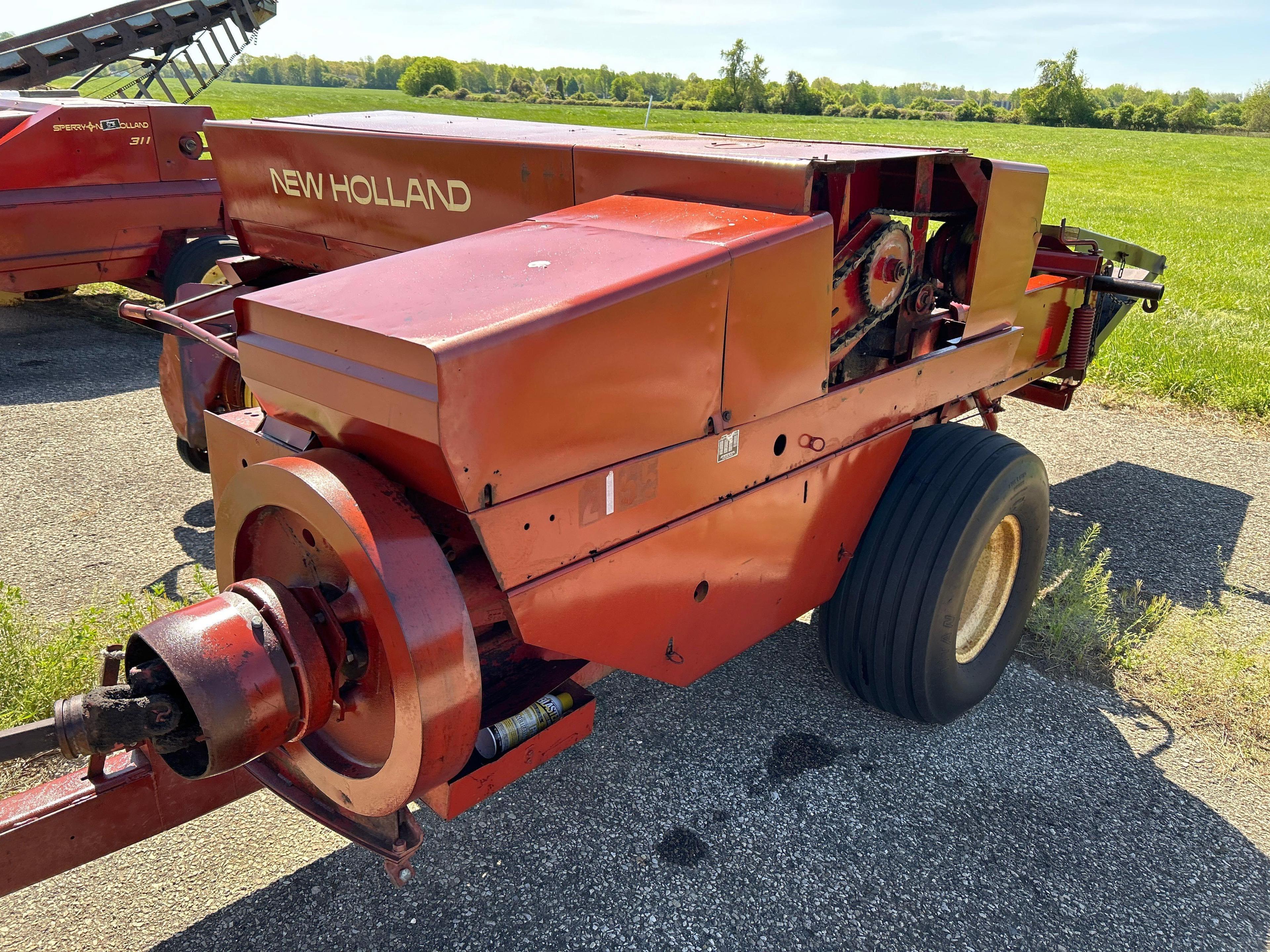 New Holland 320 square baler