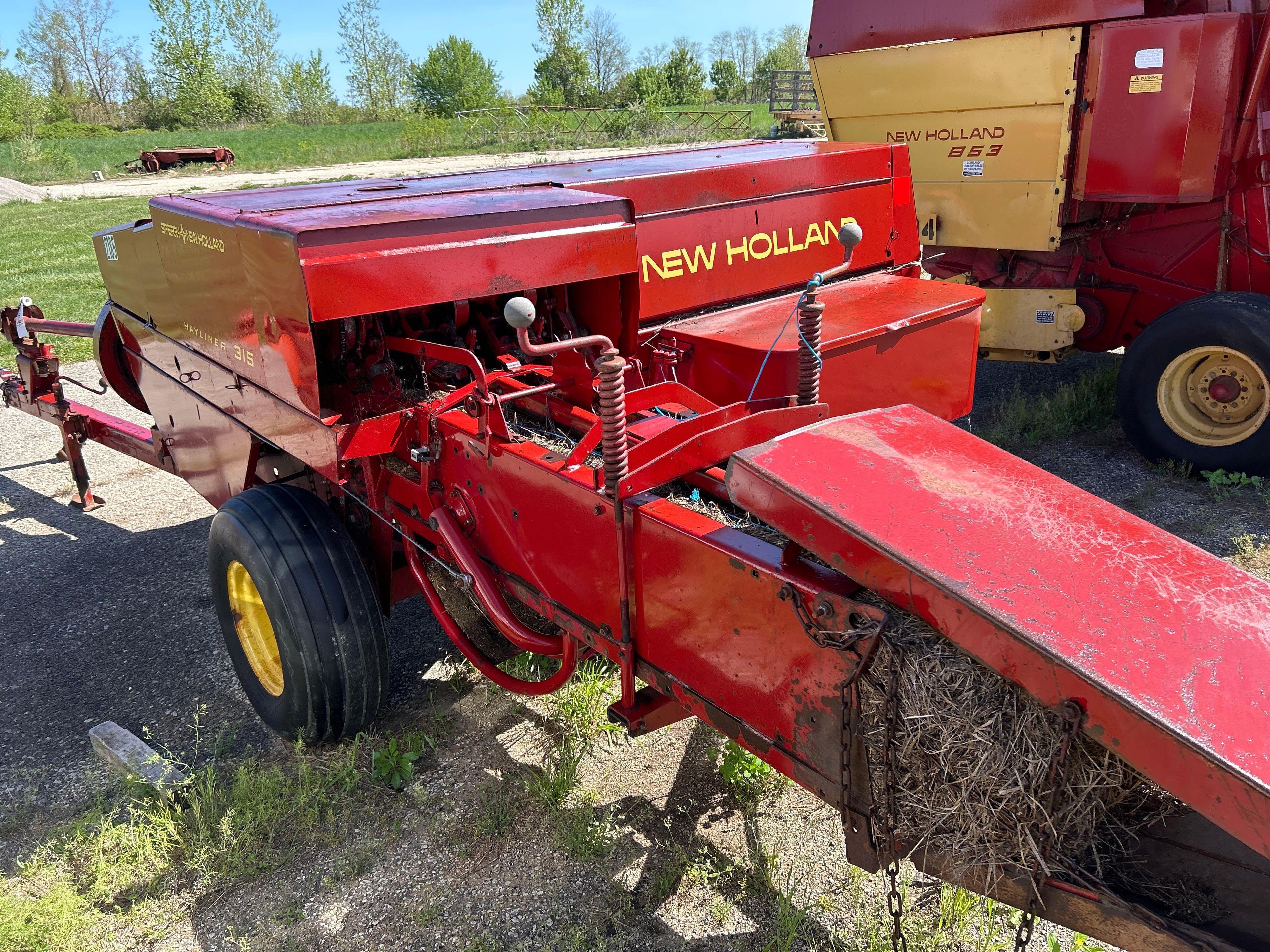 New Holland hayliner 315 Baler with chute