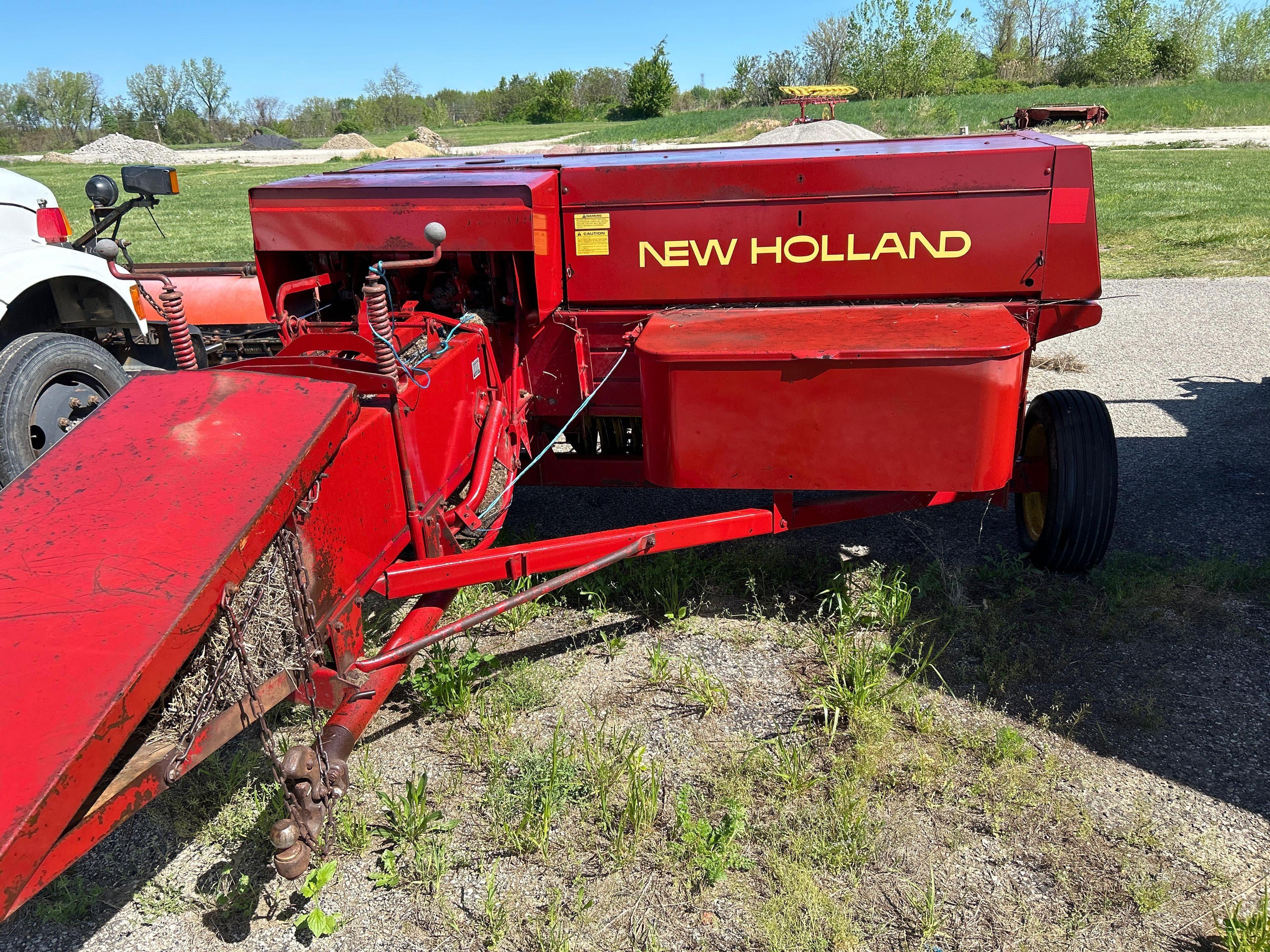 New Holland hayliner 315 Baler with chute