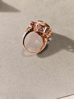 Lady's 14k yellow gold ring