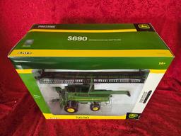 John Deere S690 Combine Prestige Collection