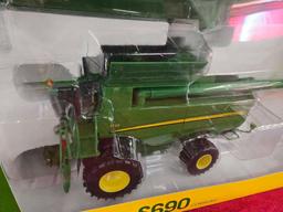 John Deere S690 Combine Prestige Collection