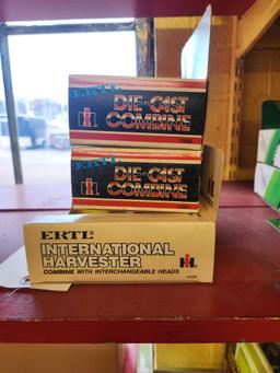 Ertl 1/64 IH Combines Bid 3