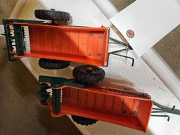Early New Idea manure spreaders, plastic, bid x 2