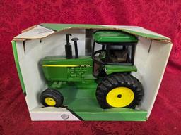 John Deere 4255 Row Crop Tractor 1/16