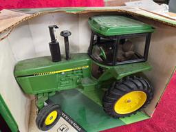 John Deere Row Crop Tractor 1/16 bid x 2