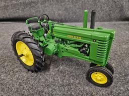 Custom John Deere Model A by Gilson Riecke