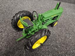 Custom John Deere Model A by Gilson Riecke