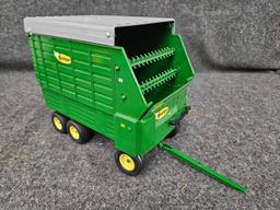 Custom Badger Forage Wagon 1/16