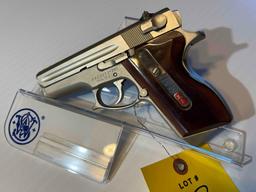Smith and Wesson Model 39-2, 9MM