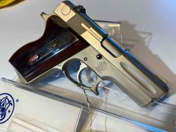 Smith and Wesson Model 39-2, 9MM