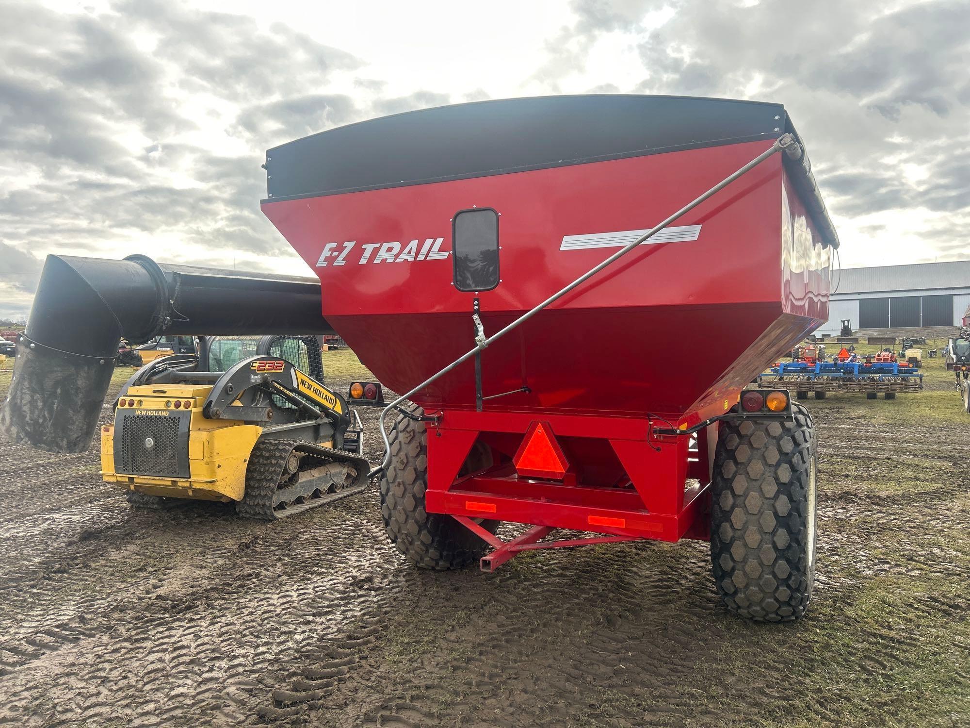 2021 EZ Trail 550X grain cart, roll tarp, like new