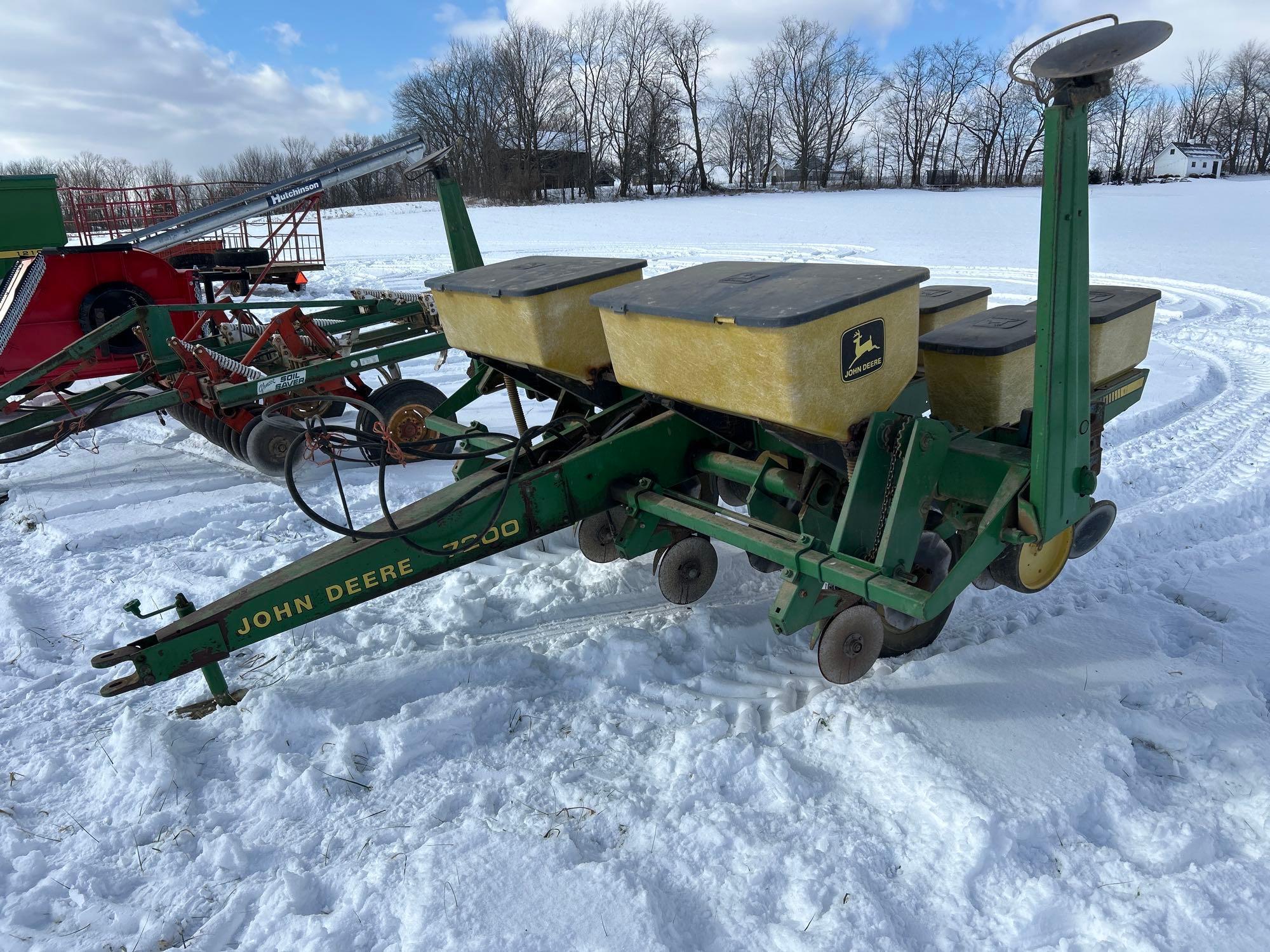 John Deere 7200 Max Emerge 4 row narrow corn planter