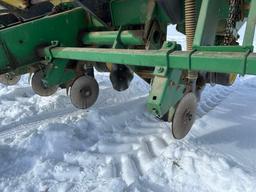 John Deere 7200 Max Emerge 4 row narrow corn planter
