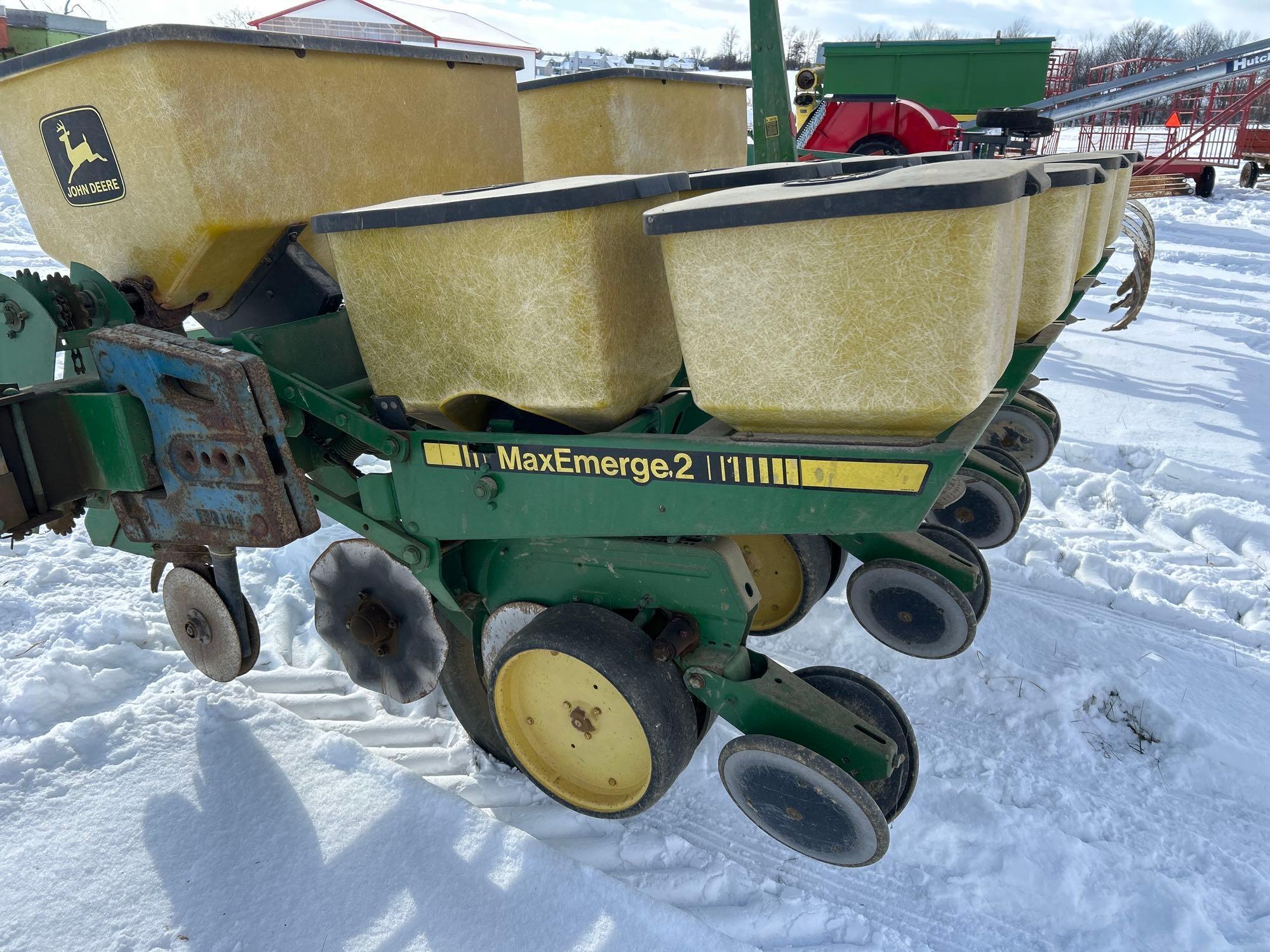 John Deere 7200 Max Emerge 4 row narrow corn planter
