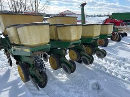 John Deere 7200 Max Emerge 4 row narrow corn planter