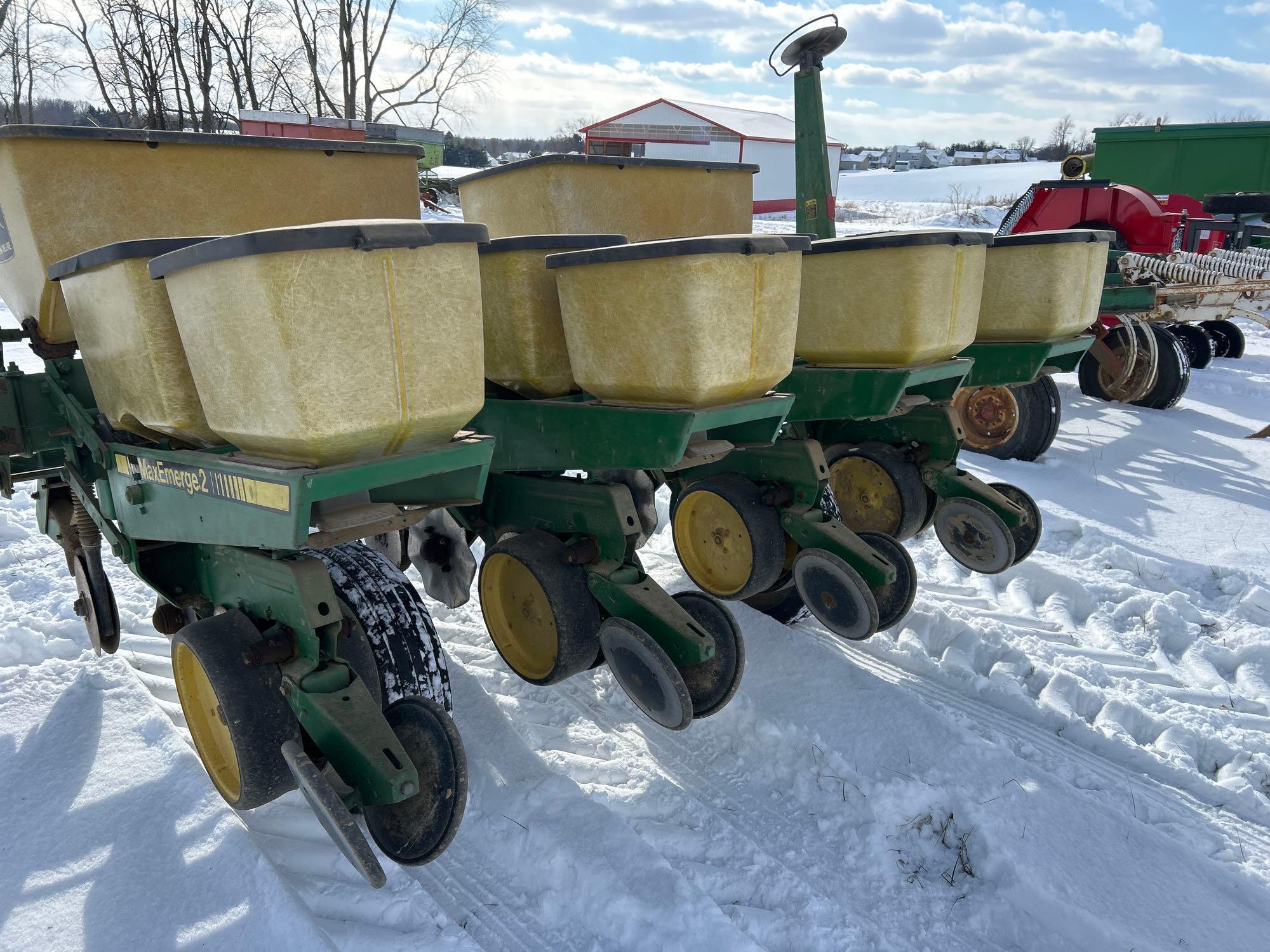 John Deere 7200 Max Emerge 4 row narrow corn planter