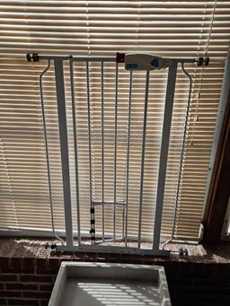 Suncast box, pet gate