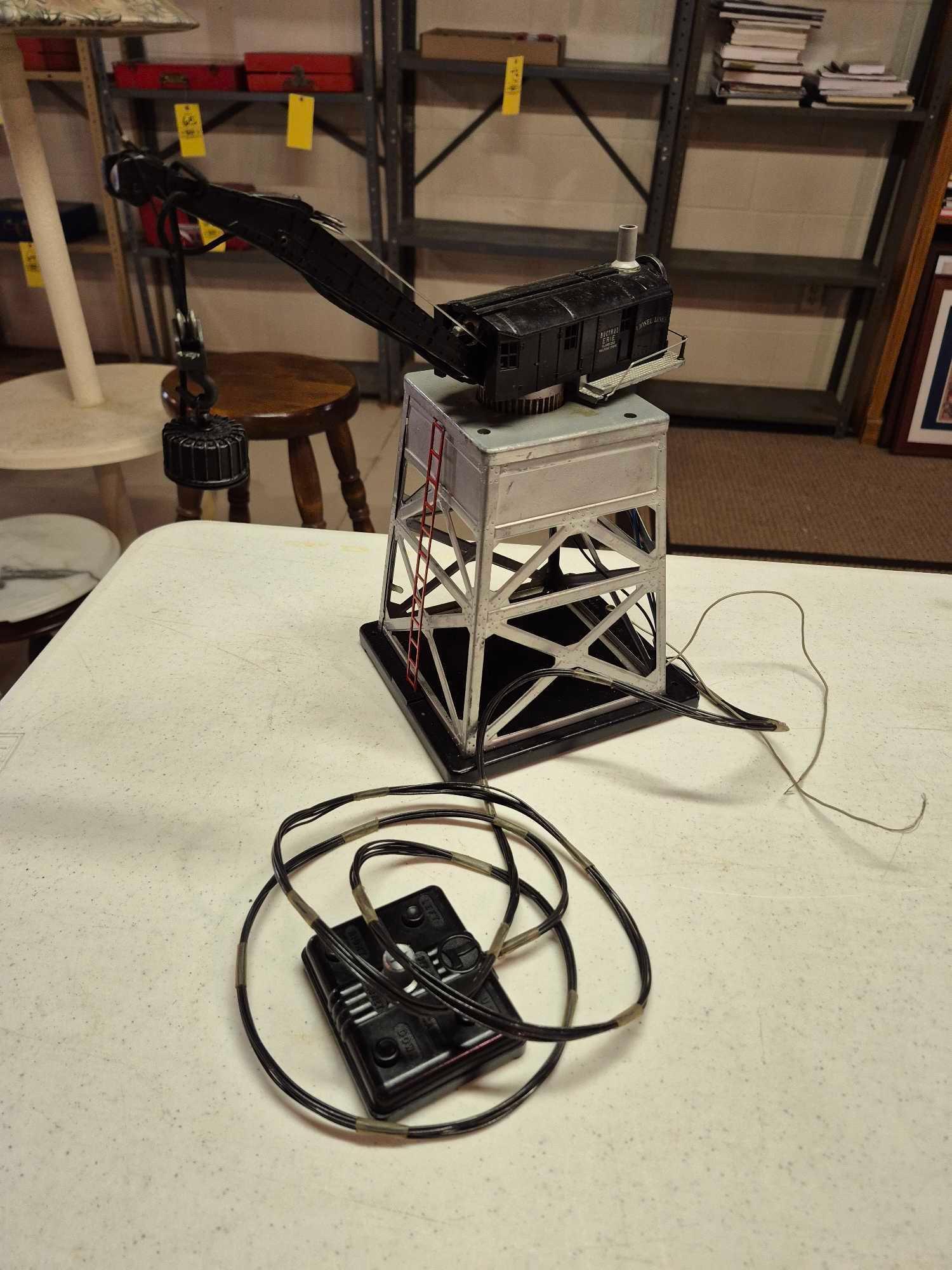Lionel #182 Operating Crane with Controller, #927 Maintenance Kit and Pair of Signal Bridges