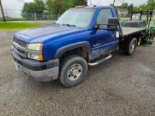 2004 Chevy 2500HD flatbed 4x4 pickup, runs and drives