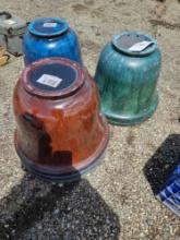 7 large plastic planters
