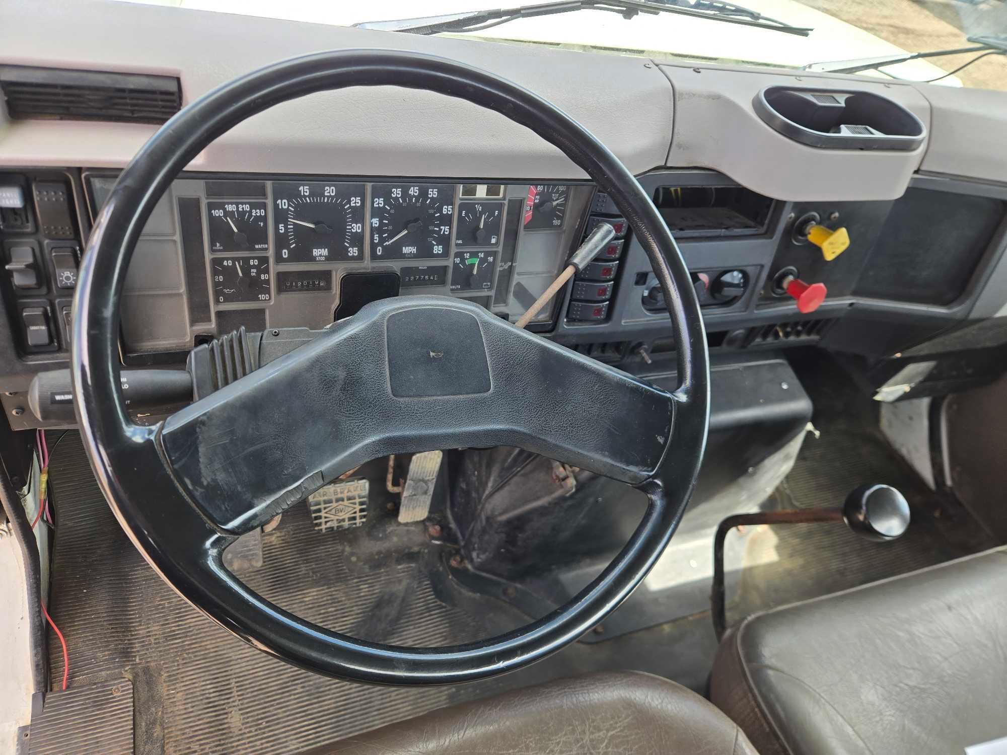 1996 International 4700 DT 466E, 227,754 miles, runs and drives