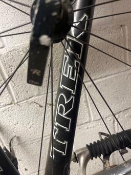 SLR Trek Bicycle / Bicycle Rims and Handlebars