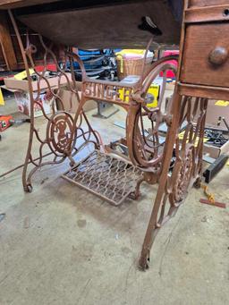 Vintage Singer Sewing Machine with Stand