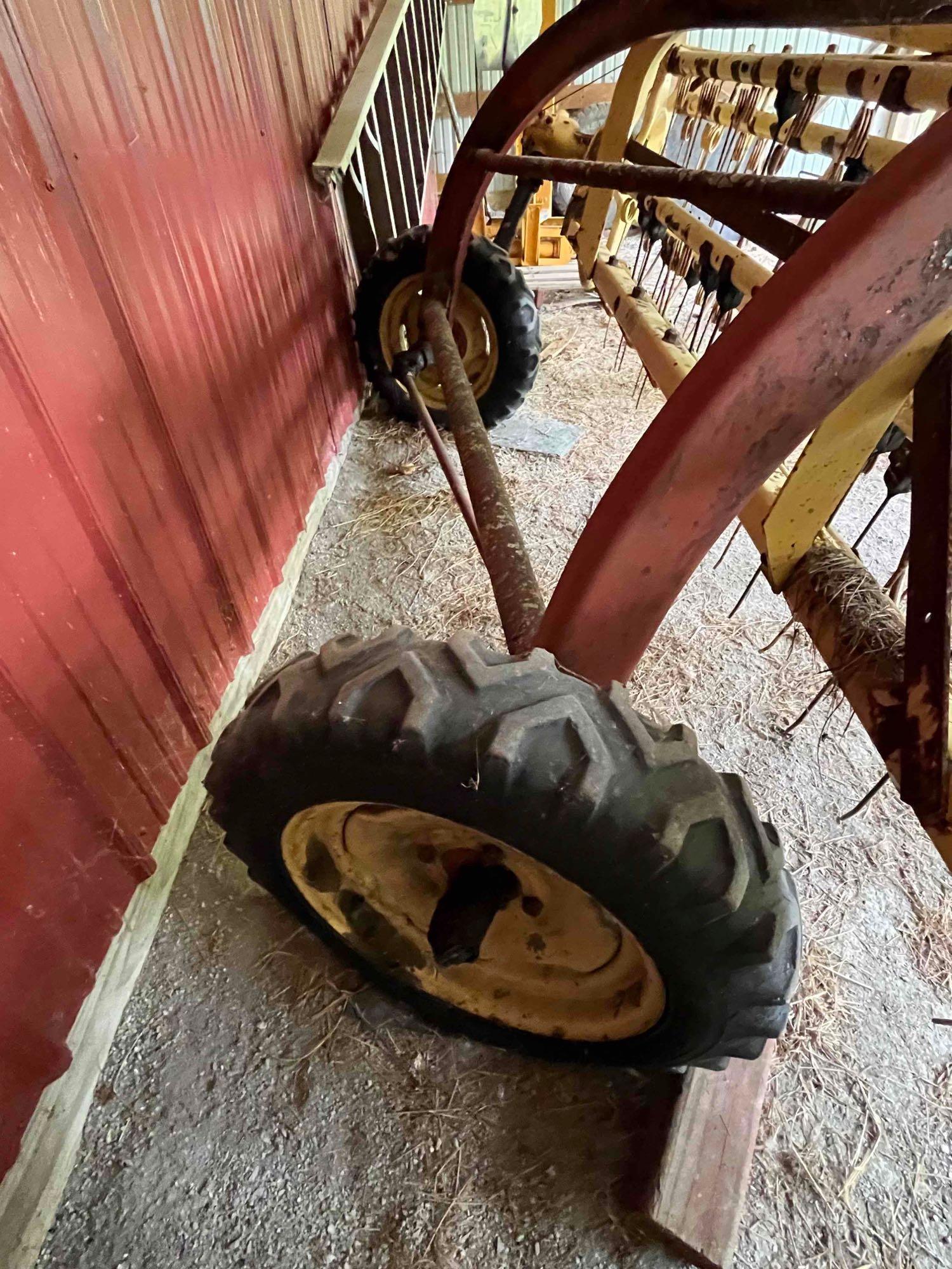 New Holland 258 Roll Bar Rake