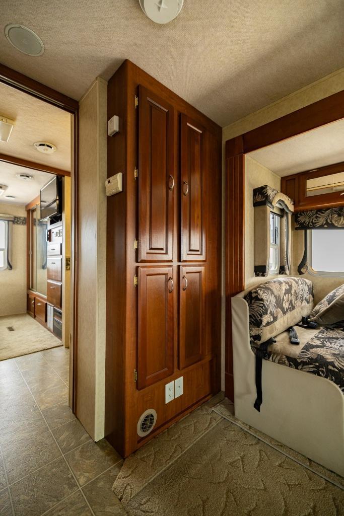 2005 Jayco Seneca 34SS Motorhome