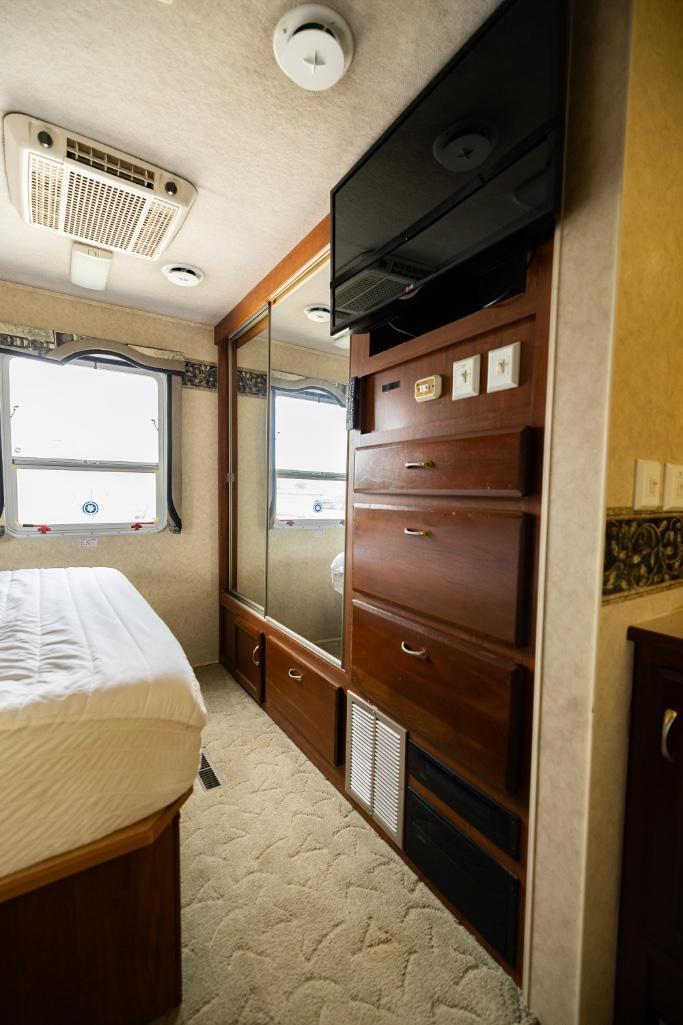 2005 Jayco Seneca 34SS Motorhome
