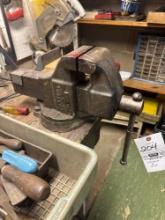 bench vice and 6 inch grinder