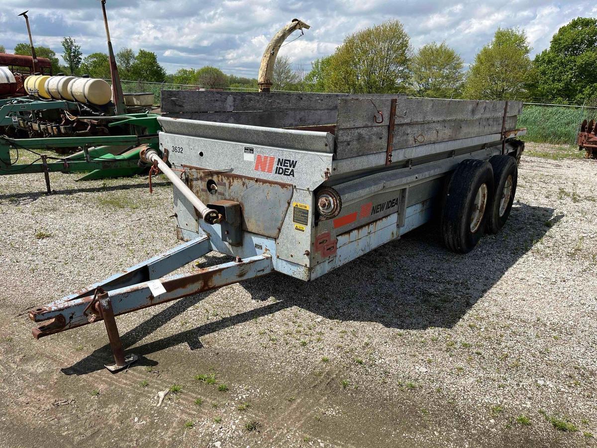 New Idea 3632 Box Spreader