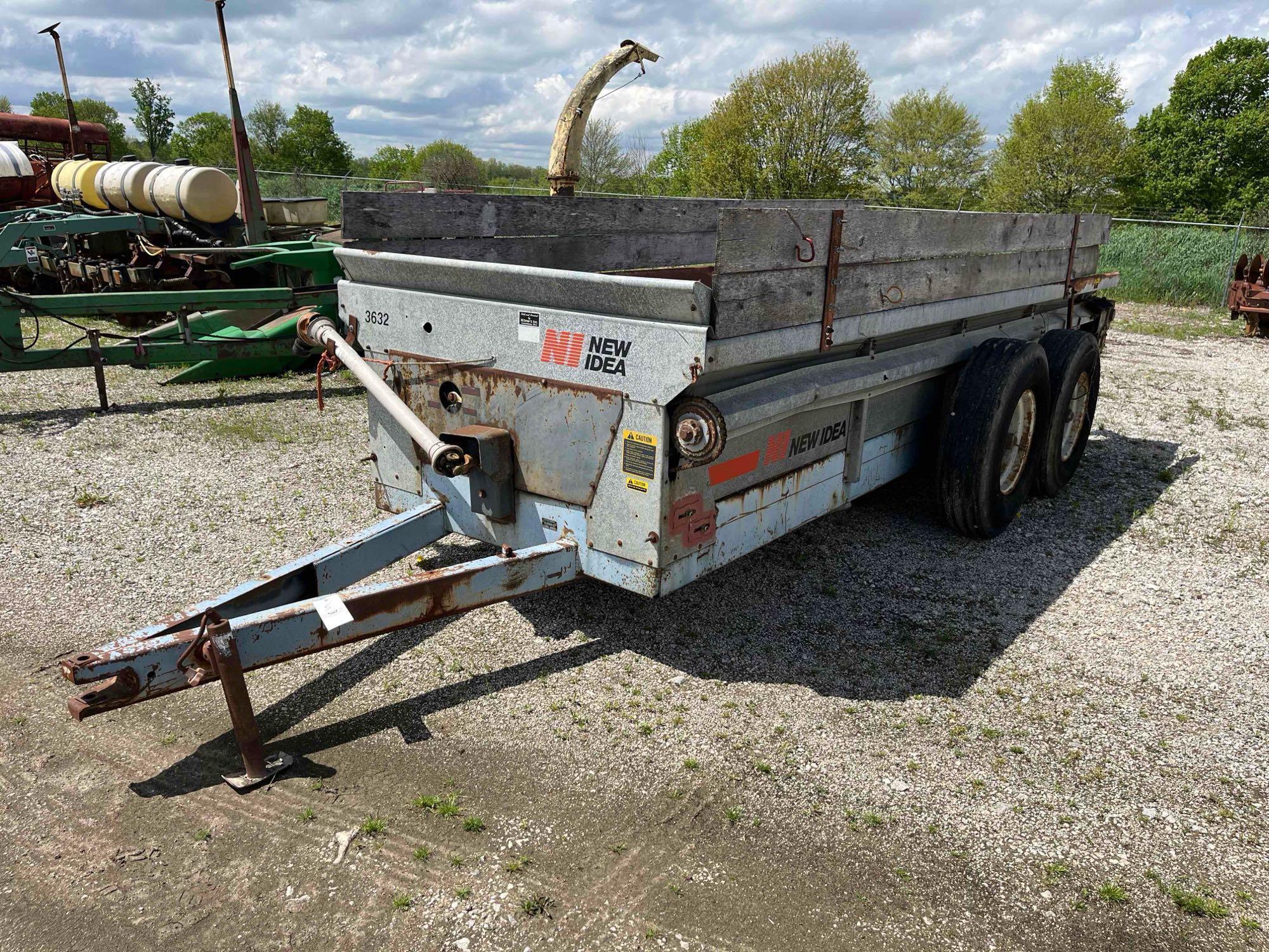 New Idea 3632 Box Spreader